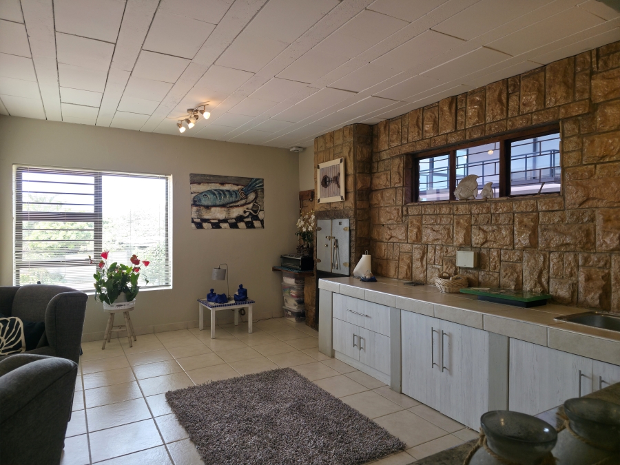 5 Bedroom Property for Sale in Wavecrest Eastern Cape